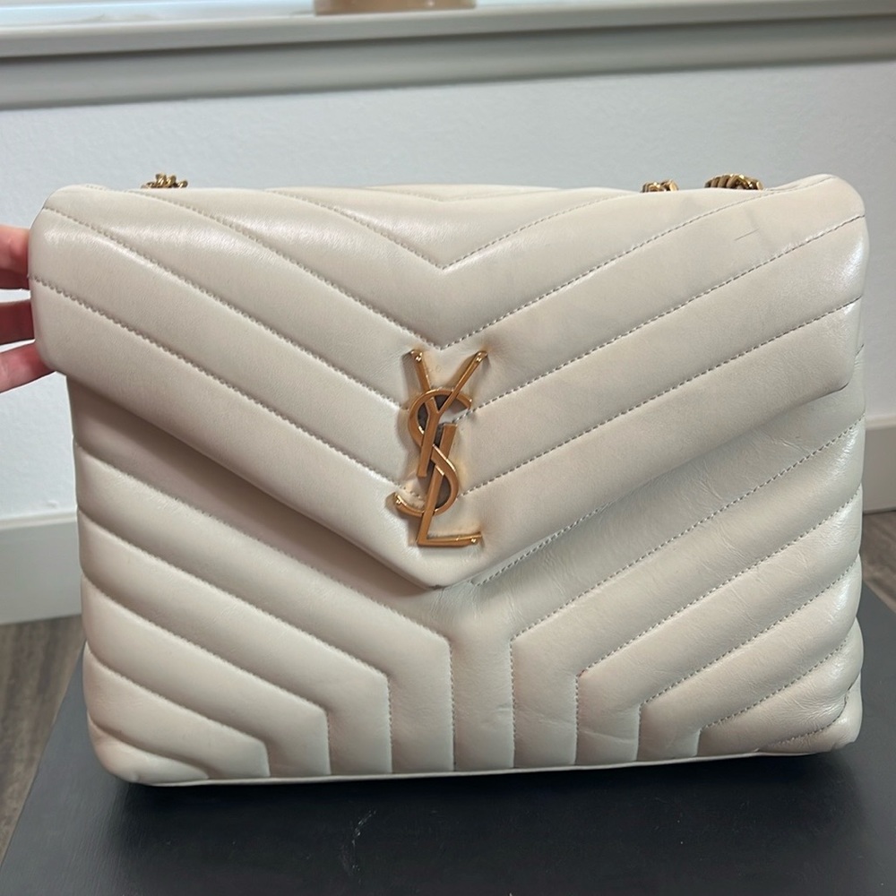 Authentic YSL  LOULOU MEDIUM IN QUILTED LEATHER